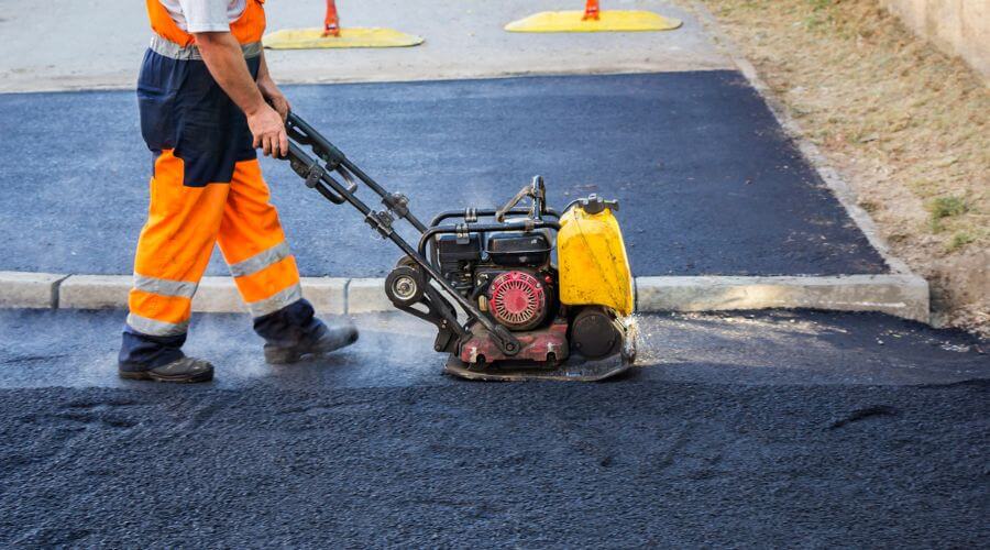Professional gutter cleaning in Holland, OH